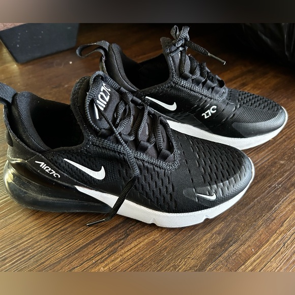 Nike Air Max 270 Black and White Women’s - Picture 2 of 9